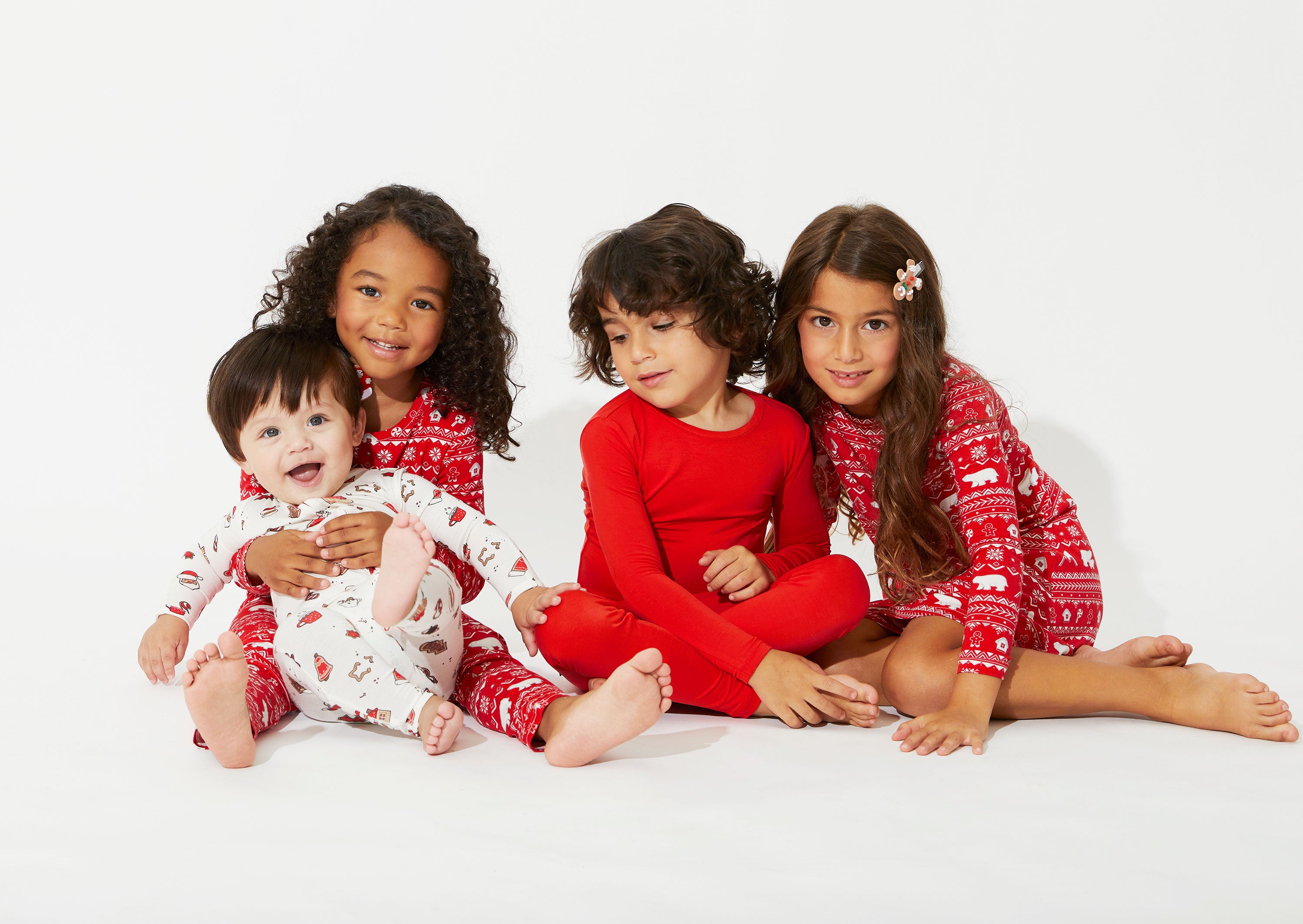 ANGELGGH Matching Family Christmas Pajamas Sets, Holiday PJs with Top and  Pants, Cute 2 Piece Sleepwear for Couples/Women/Men, Red Black Believe,  4-5T : : Clothing & Accessories
