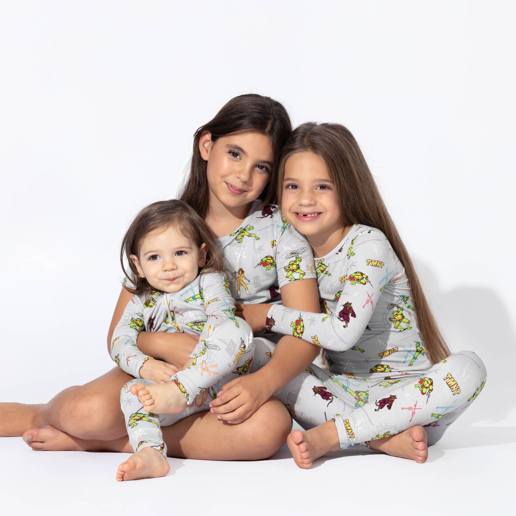 https://bellabubear.com/cdn/shop/files/shopifyteenagemutantninjaturtlesretrobamboopajamas_1800x1800.jpg?v=1695370039